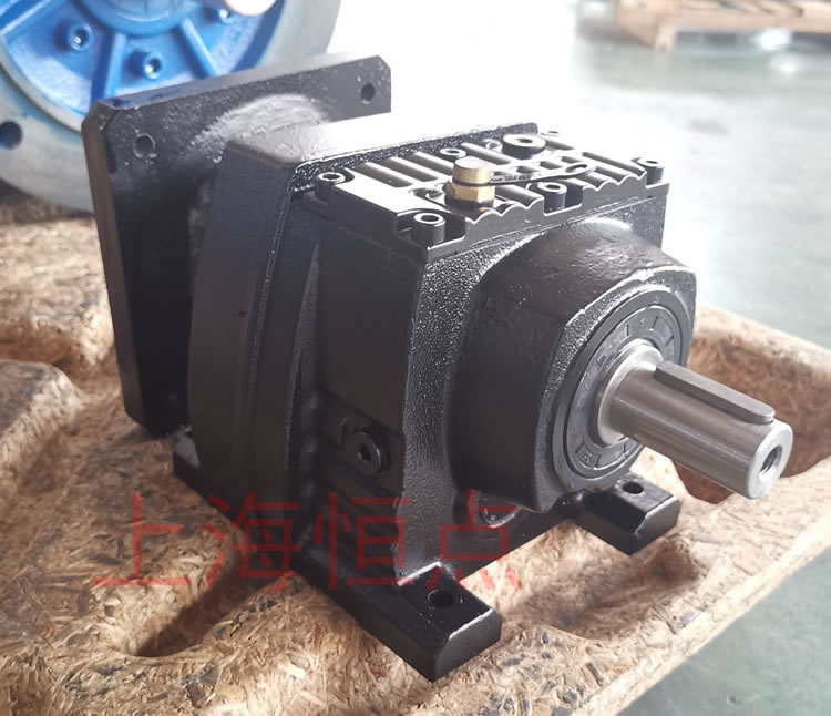 R37系列減速機的實物照片，輸入配伺服電機