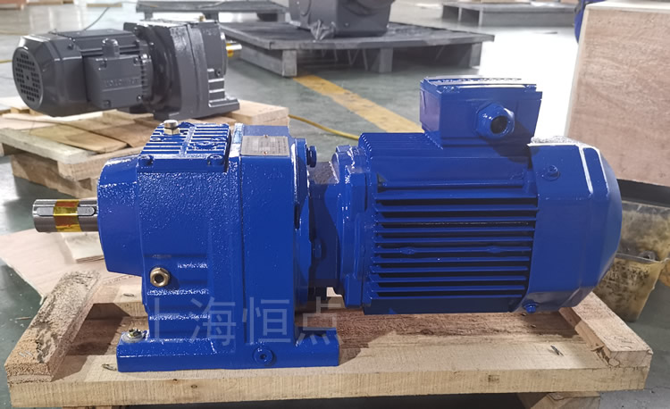 R47系列減速機配電機，藍色油漆實物照片