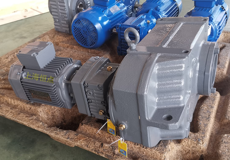  FAZ77R37雙級減速機，通孔+小法蘭輸出，實物圖如下