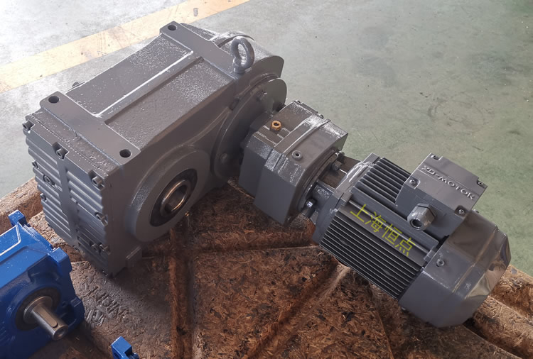  FAZ77R37雙級減速機，通孔+小法蘭輸出，實物圖